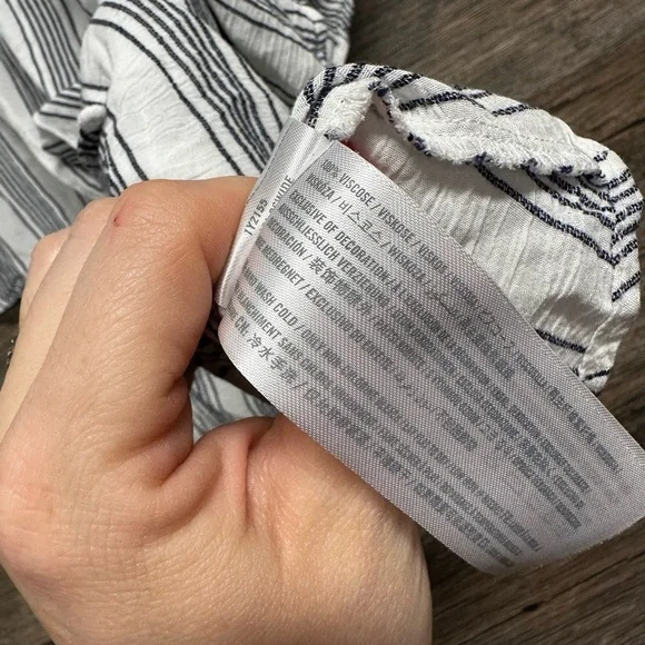 Abercrombie & Fitch White and Blue Smocked Flutter Sleeve Blouse - Picture 4 of 8